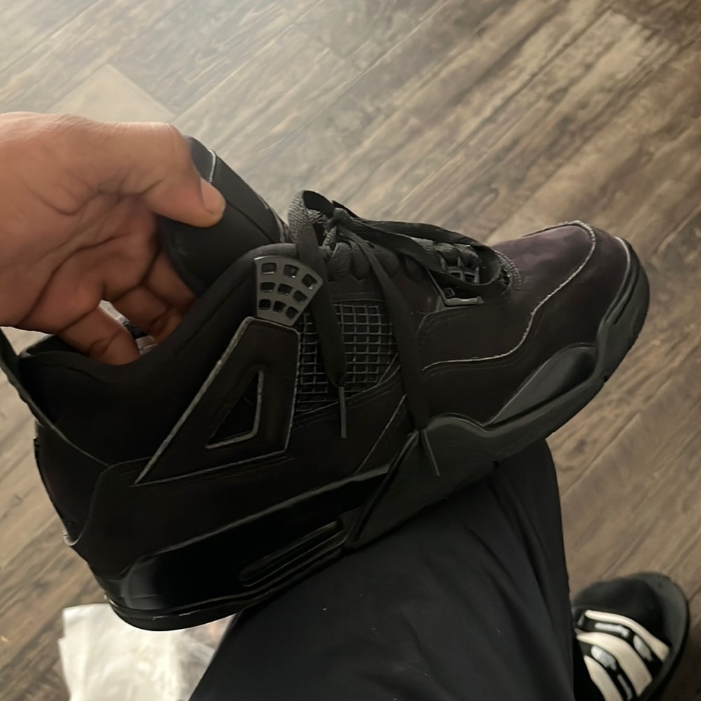 Black cat 4s used a authentic size 9 men